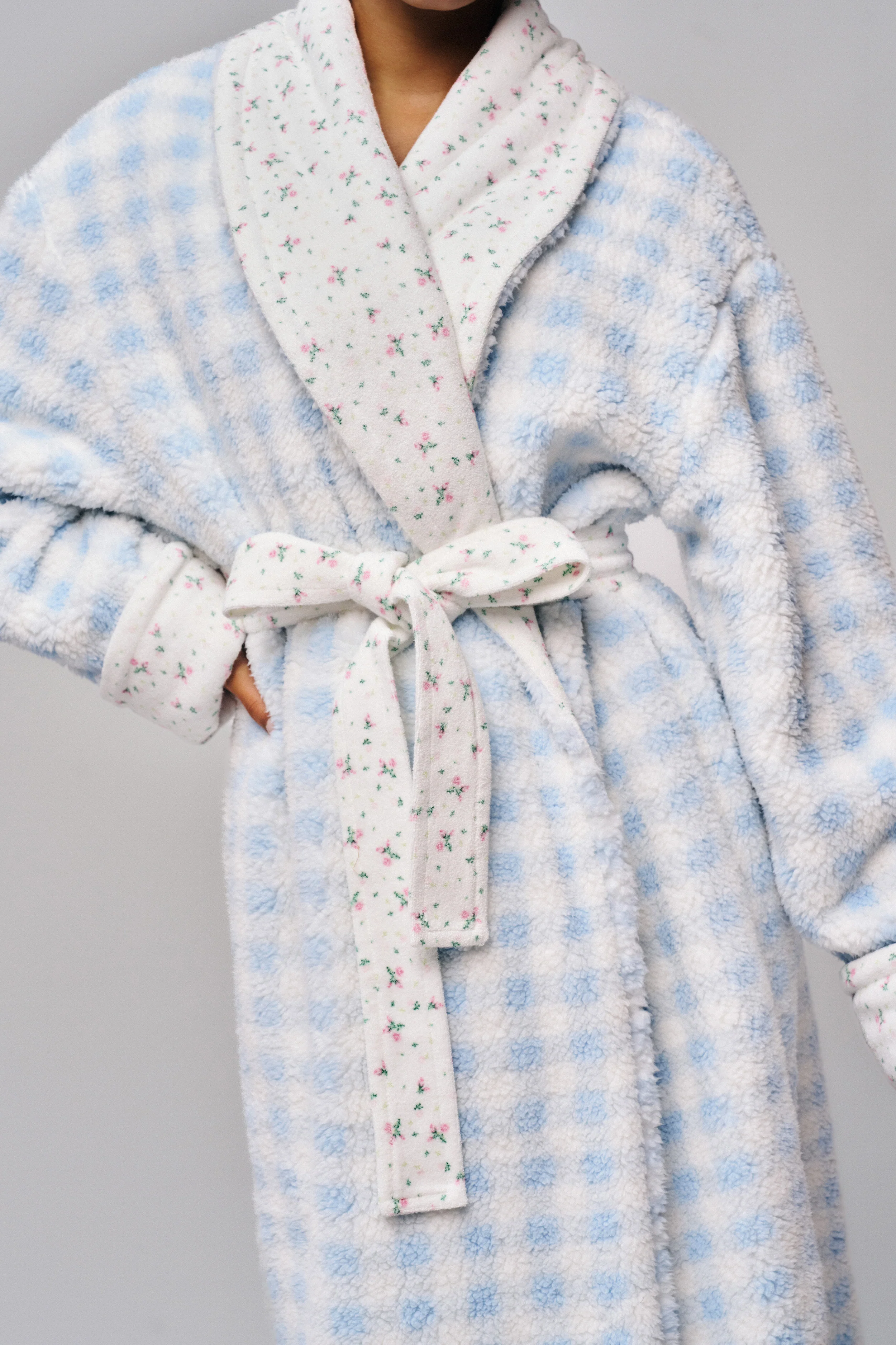 Cozy Cloud Reversible Robe - Image 4