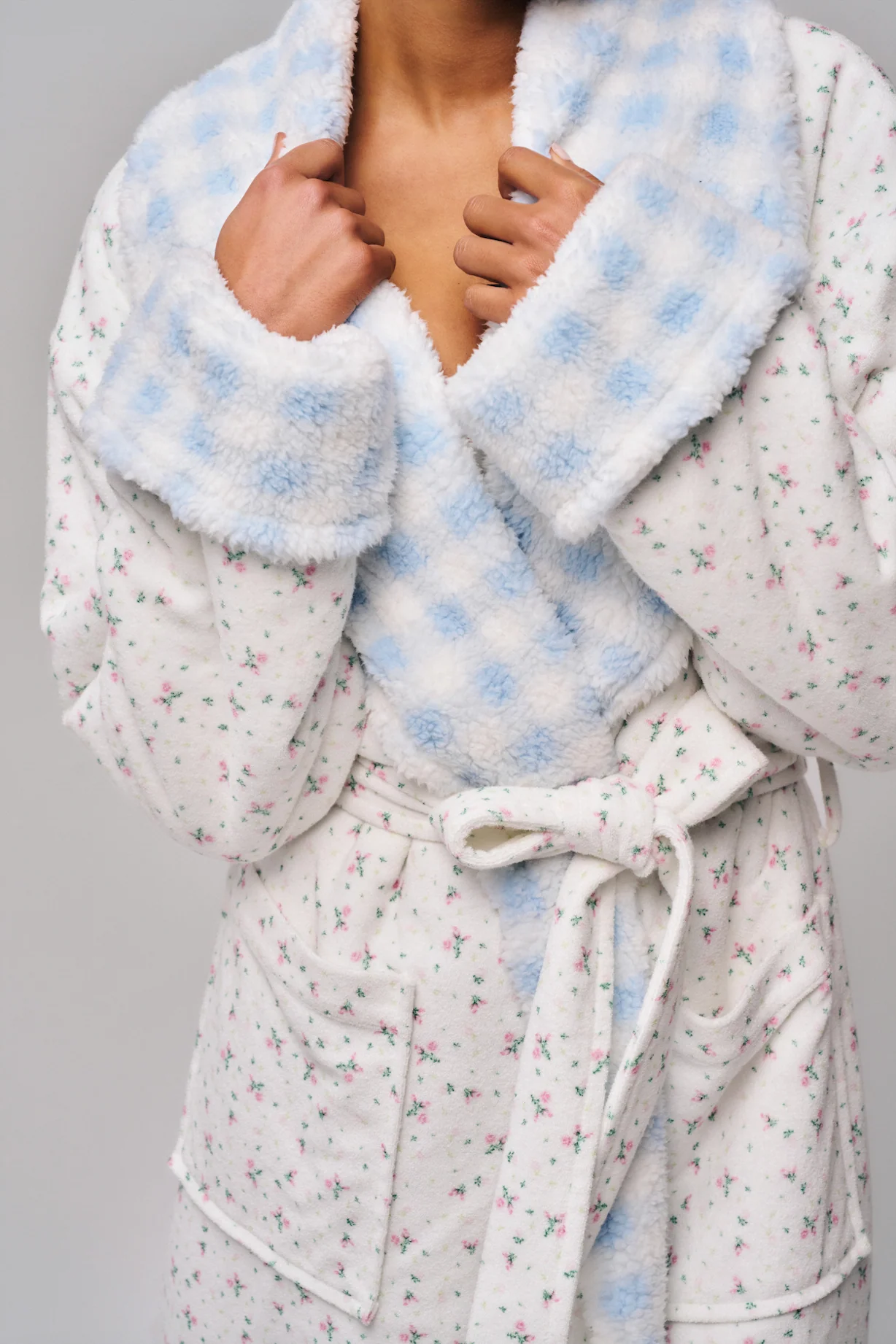 Cozy Cloud Reversible Robe - Image 5
