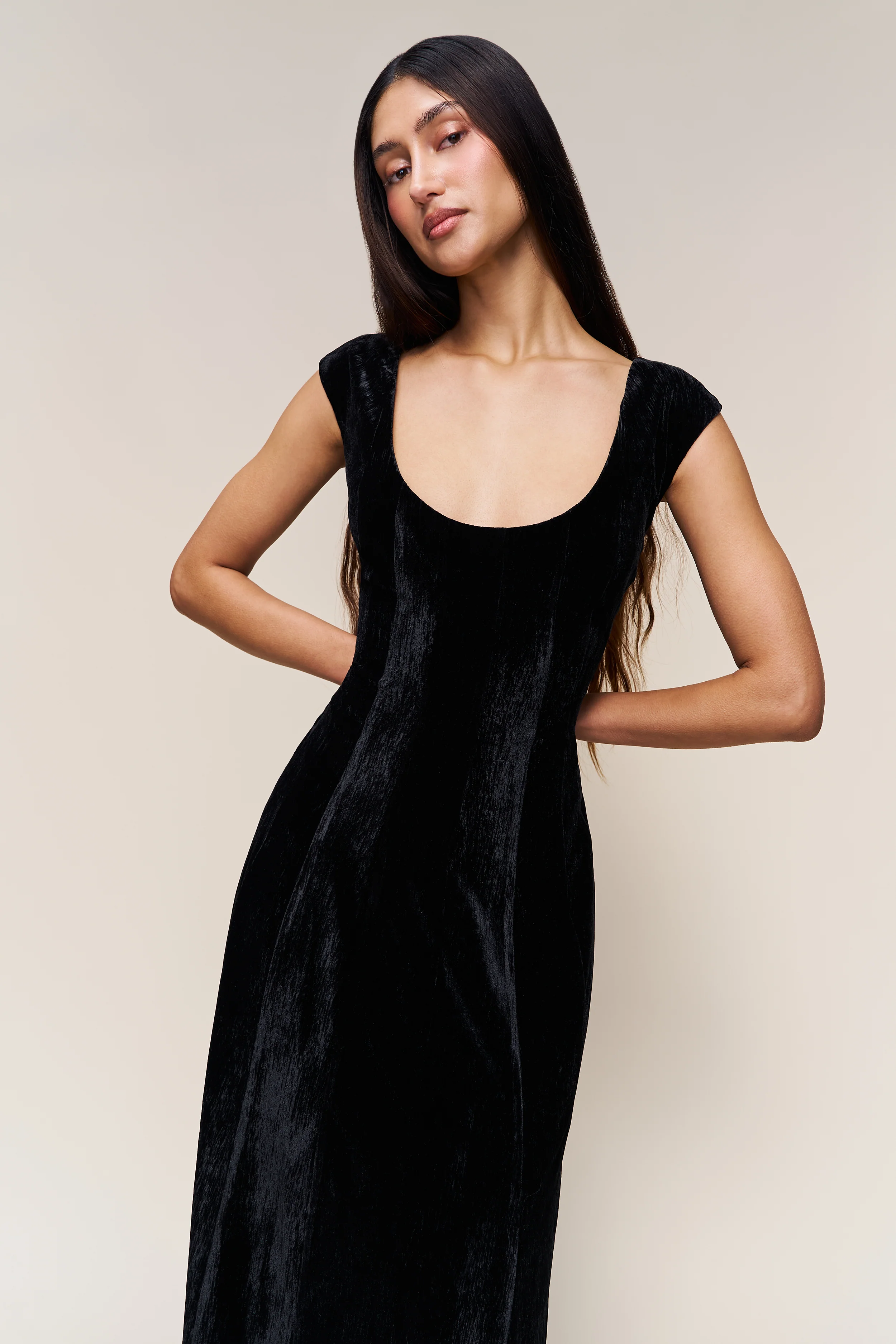 Leila Velvet Dress - Image 3